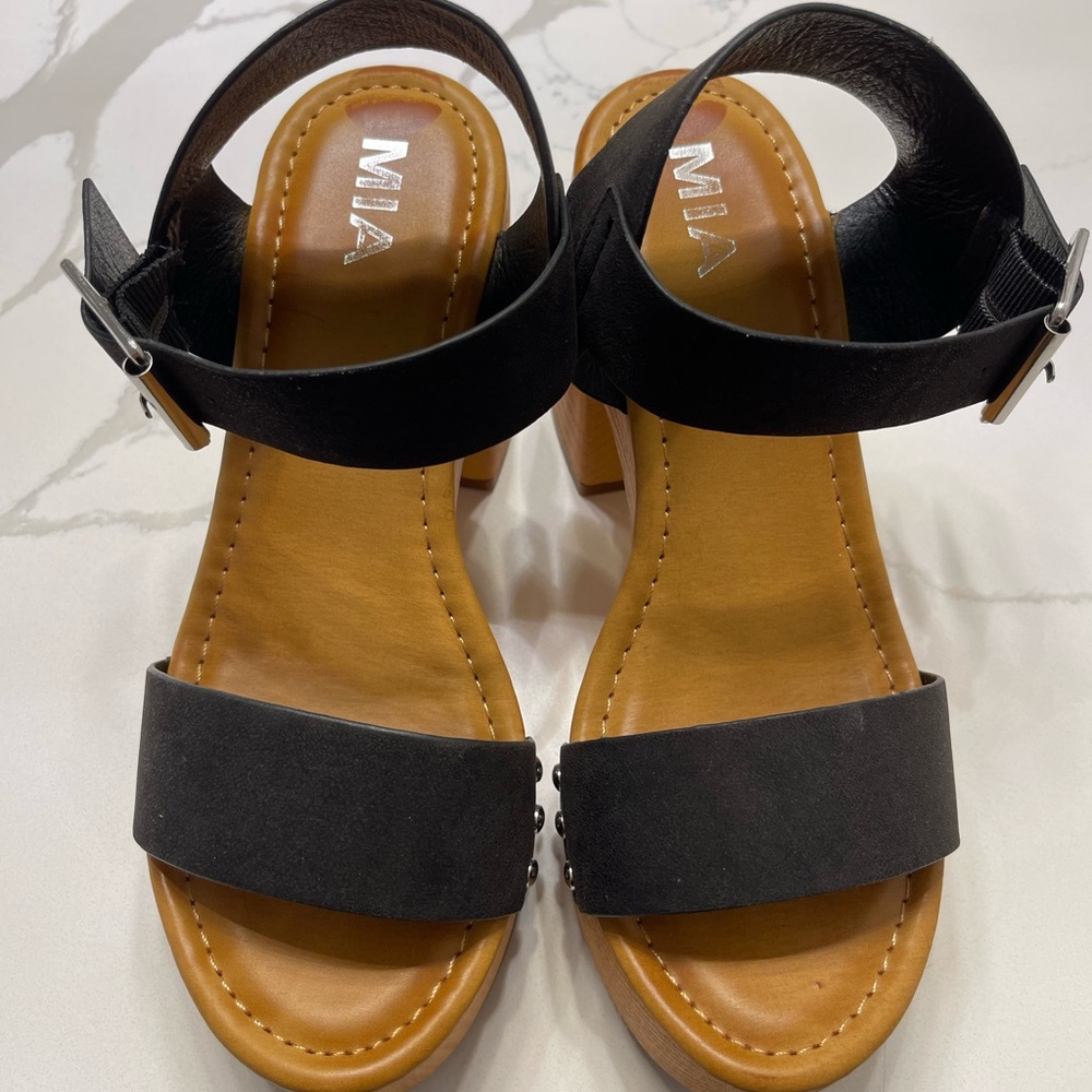 Mia Black clog style shoes